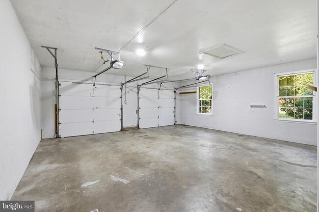 Building Photo - 39088 Bolington Rd