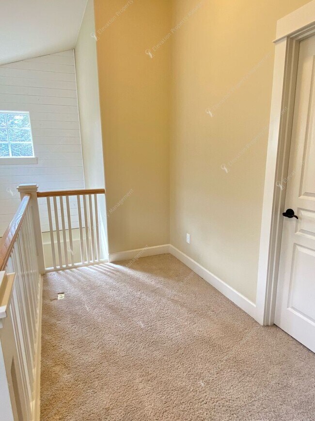 Building Photo - 3BR - 2.5 BA Charming Greenway Home in Lar...