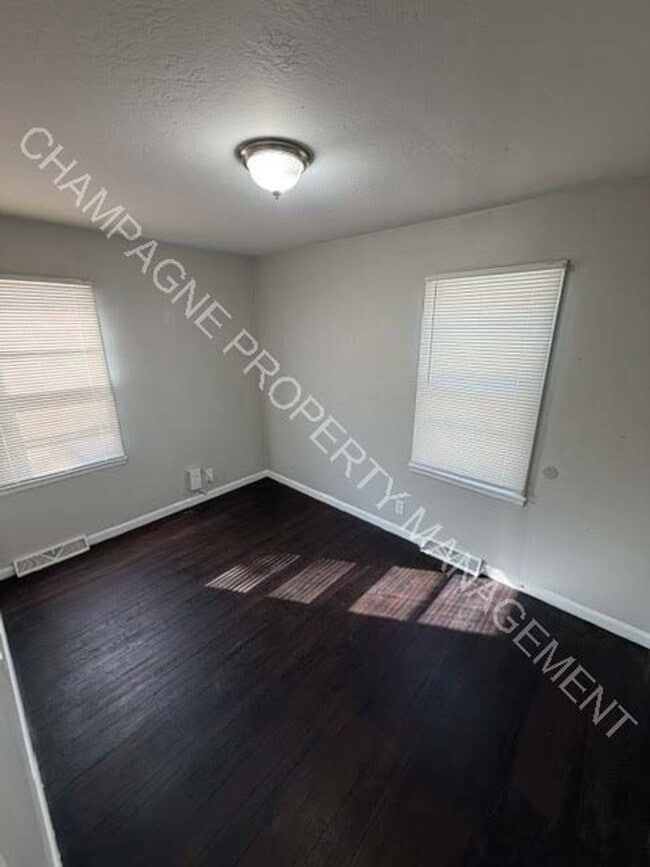 Building Photo - 615/617 Deweese St