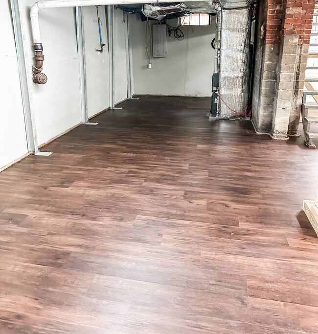 Building Photo - HALF OFF 2ND MONTH RENT IF MOVE IN END OF JANUARY! Charming 2 bedroom, 1 bathroom home located in...