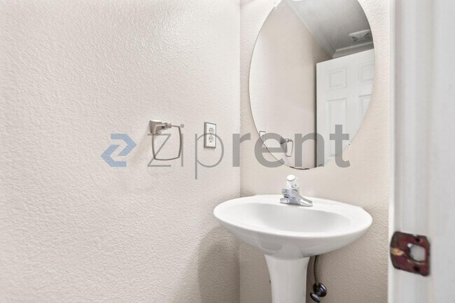 Building Photo - 1366 Jayhawk Ln