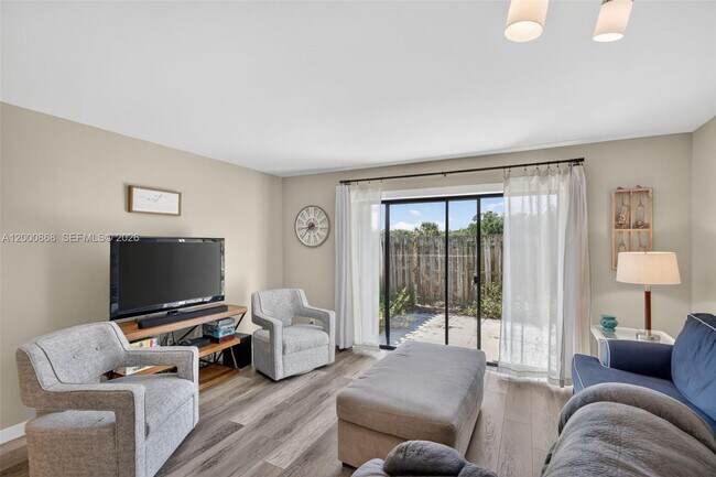 Building Photo - 9425 S Ocean Dr