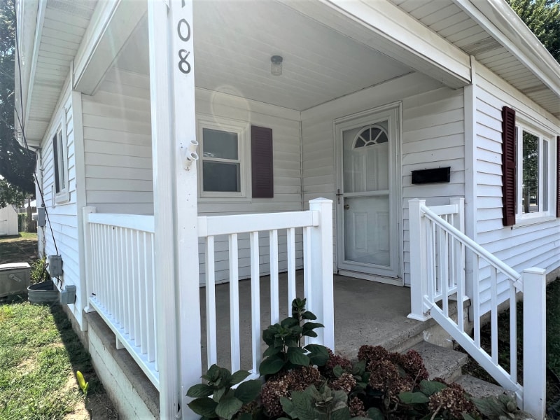 Building Photo - 108 E Cochran St