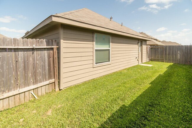 Building Photo - 5714 Kyle Cove Dr