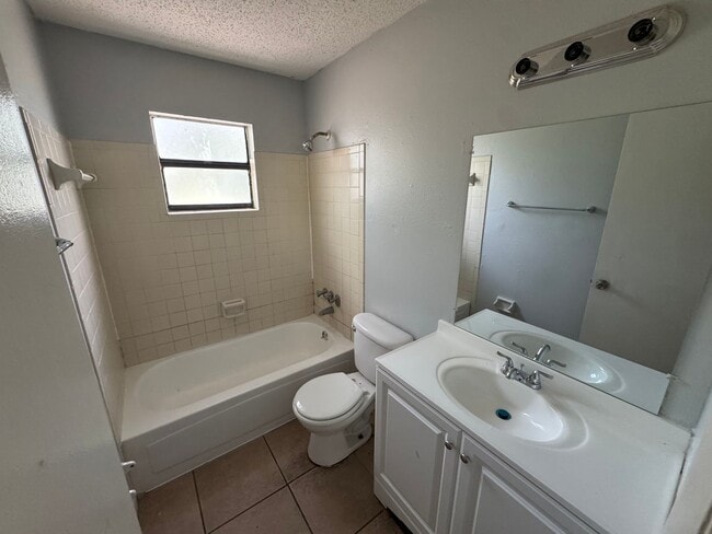 Building Photo - 911 N Iowa Ave