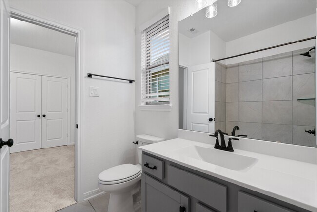 Building Photo - 631 Silver Pear Ct