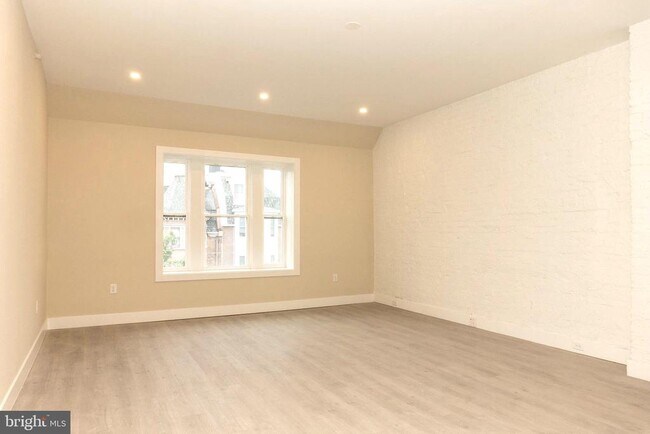 Building Photo - 223 S 44th St