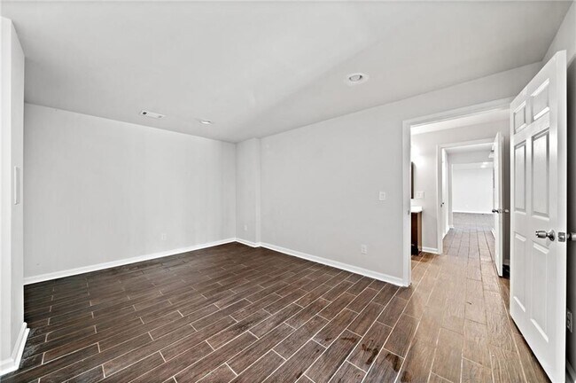 Building Photo - 4180 Woodwind Dr