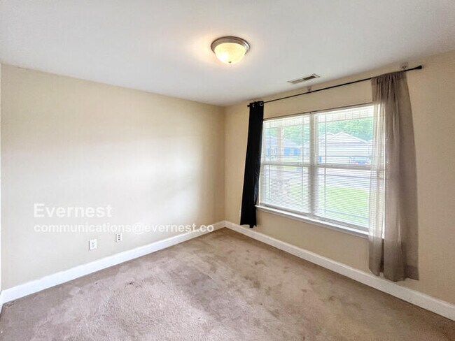 Building Photo - 1521 Southernwood Dr
