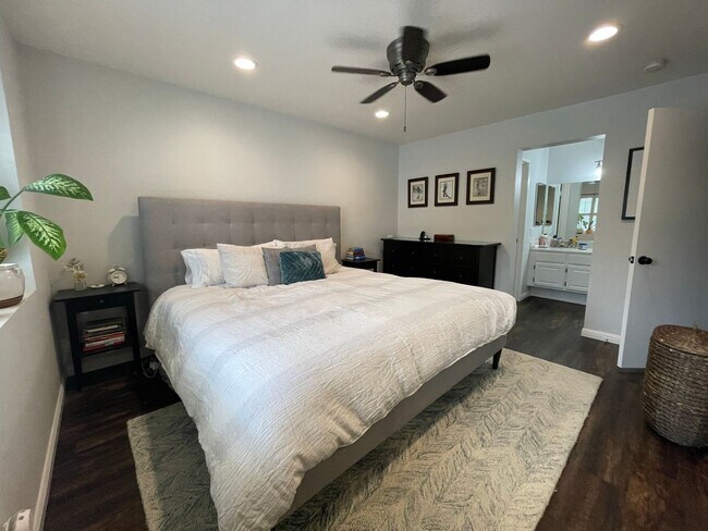 Building Photo - **Coming Soon** 2-Level Loft Condo with Re...