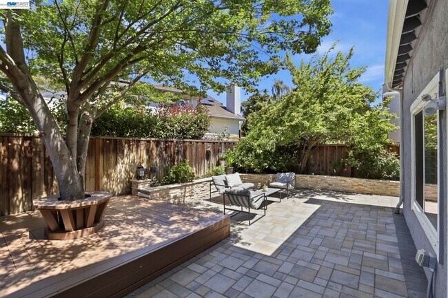 Building Photo - 4773 Ridgewood Dr