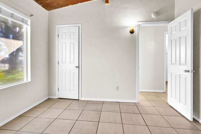 Building Photo - Clairemont Mesa Blvd 4414-4416 Duplex