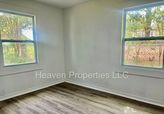 Building Photo - 2531 Crispin Ave