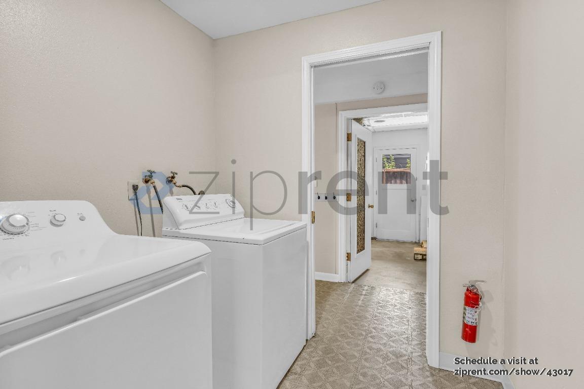 Building Photo - 12805 SW Washington St