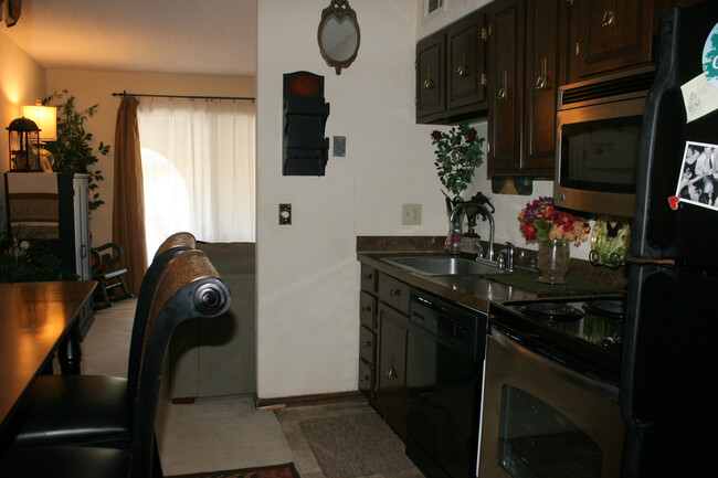 KITCHEN - 200 Arbor Dr