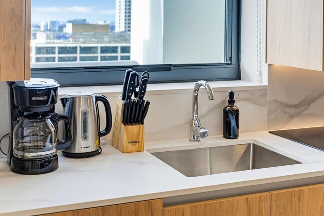 Building Photo - 11 NE 6th St