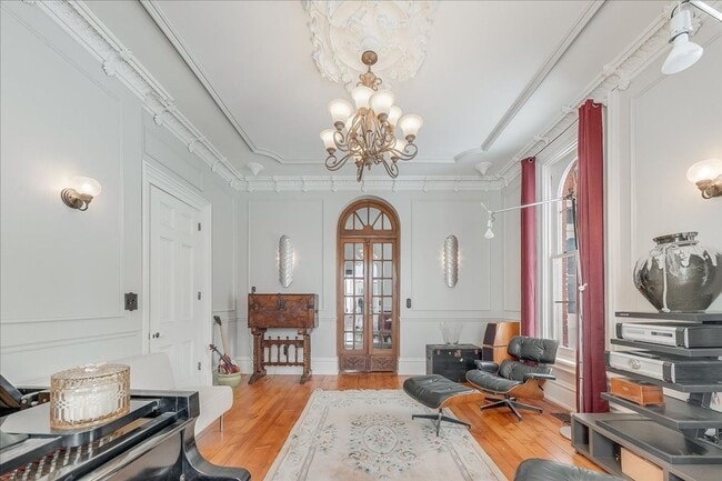 Building Photo - Historic, Character-Rich House - 3 Bed, 3 Bath (2 Full, 2 Half)