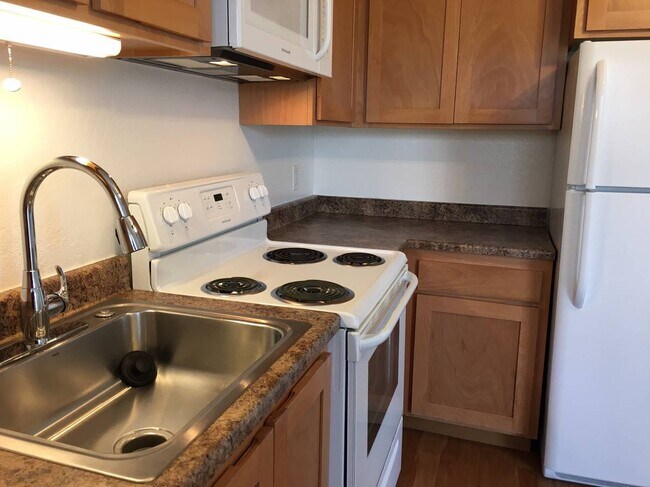 Building Photo - 9001 Conde Ln