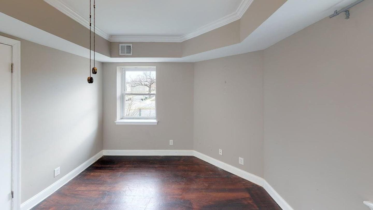 Building Photo - 302 19th St NE