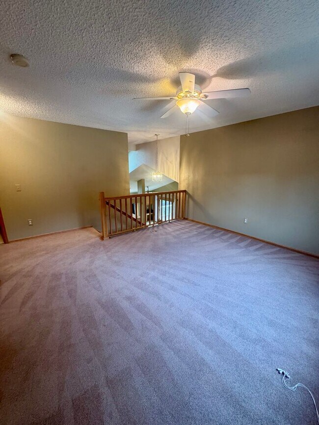 Building Photo - Gorgeous 4 bedroom with Loft and 3 car gar...