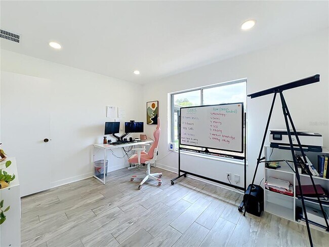 Building Photo - 5501 Memorial Dr