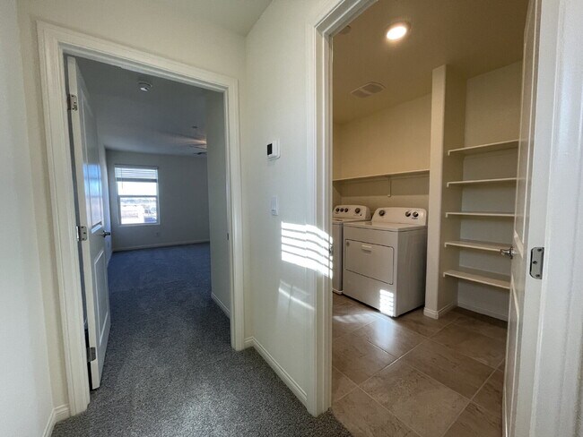 Building Photo - 4 BED 2.5 BATH 2 CAR GARAGE SINGLE FAMILY HOME IN CADENCE, HENDERSON w/ LARGE BACKYARD