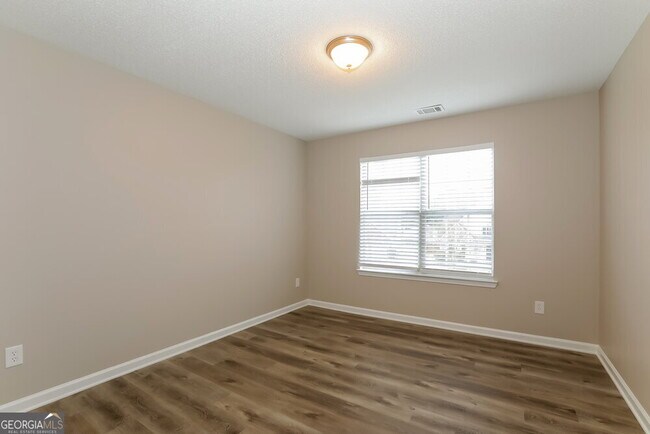 Building Photo - 5713 Colonnade Dr