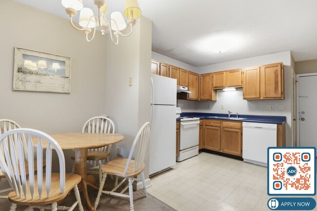 Building Photo - Fully Furnished 2BR Condo in Hilton Head’s North End – $150 Off First Month’s Rent!