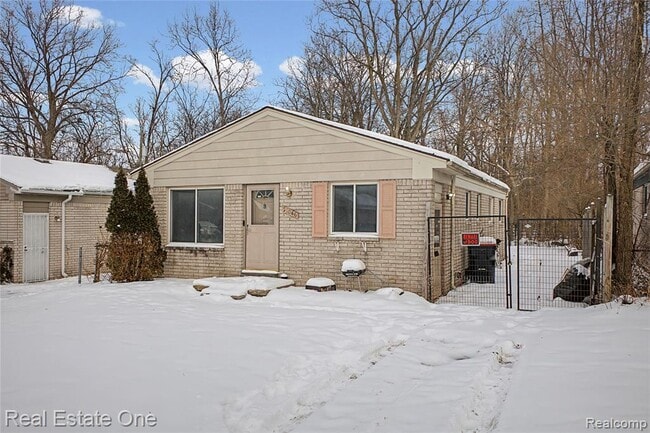 Building Photo - 21046 Wakedon St