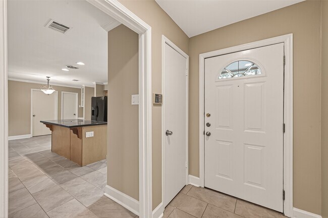 Building Photo - 11923 Briar Forest Dr