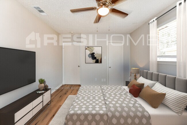 Building Photo - 220 Milas Ln