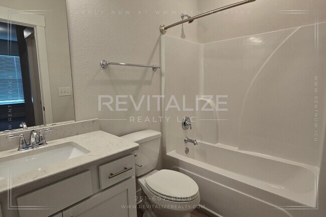 Building Photo - Modern 4BR/3BA Home Near Gulf Shores