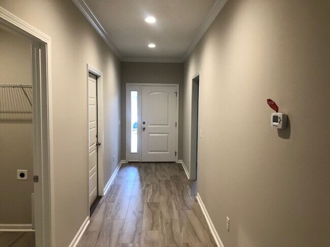 Building Photo - 3 Bedroom/2 Bath 5 minutes from base!!!