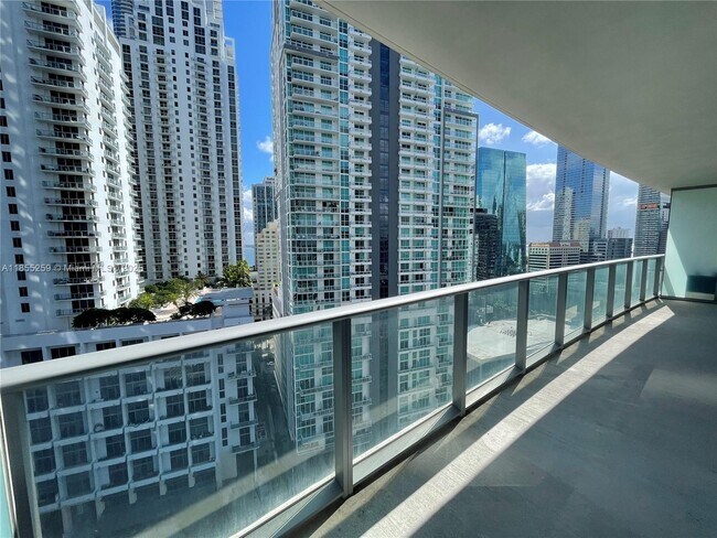 Building Photo - 1100S S Miami Ave