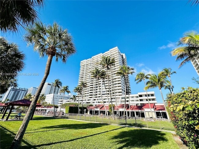 Building Photo - 2555 Collins Ave