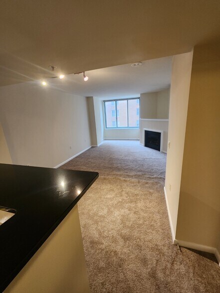 Building Photo - 851 N Glebe Rd