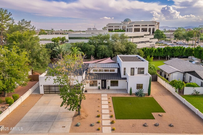 Building Photo - 4421 E Earll Dr