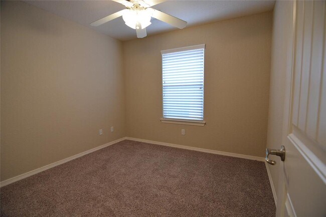 Building Photo - 105 Cove Pl Ct