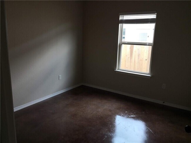 Building Photo - 233 Joanne Lp