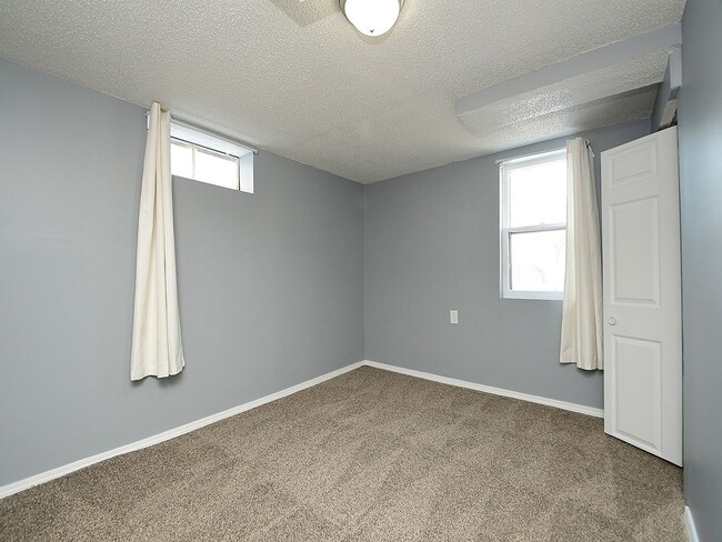 Building Photo - Cute Bungalow