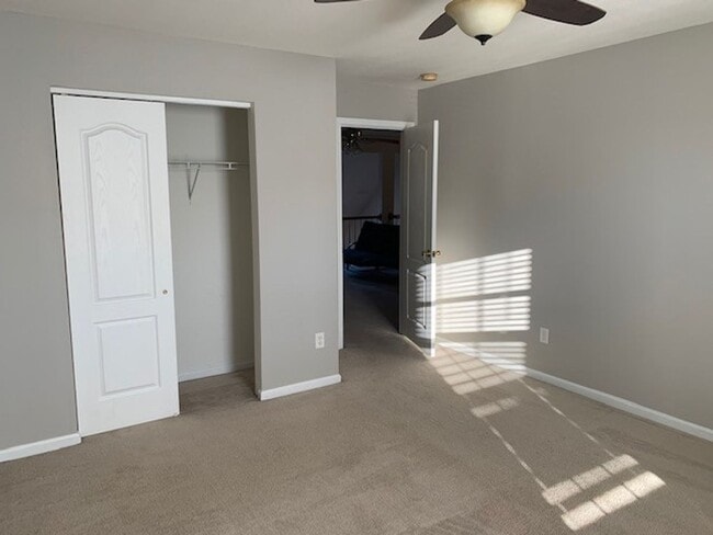 Building Photo - Beautiful 3 bedroom home with room for everyone & pets!