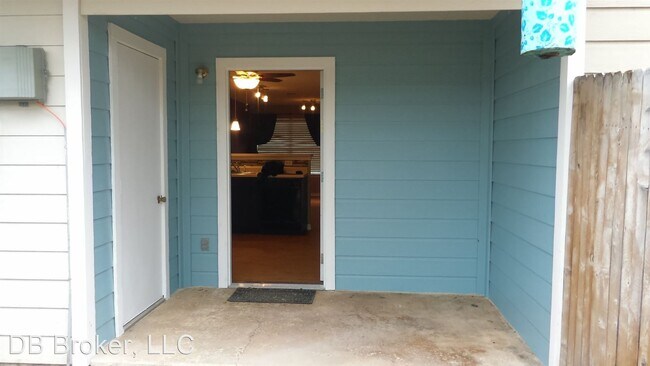 Building Photo - 2 br, 2.5 bath House - 8 Bratton Drive