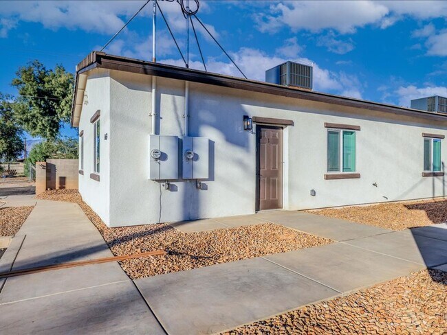 Building Photo - 1603 S Van Buren Ave