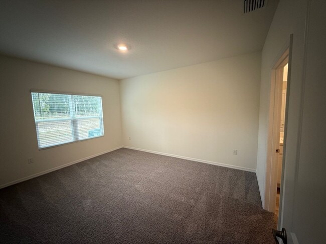 Building Photo - 4 Bedroom 2 Bath Close to Hospitals and Shopping