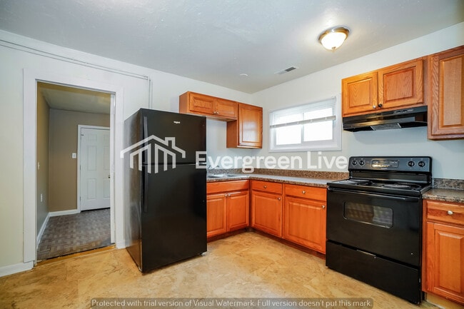 Building Photo - 2074 Woodland Ave