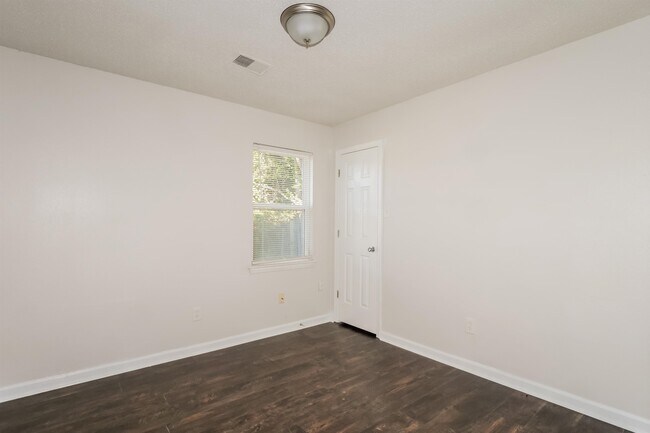 Building Photo - 3824 Windermere Rd