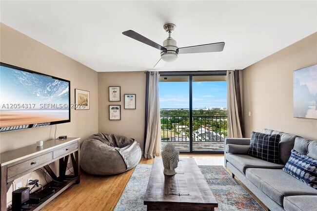 Building Photo - 2625 Collins Ave