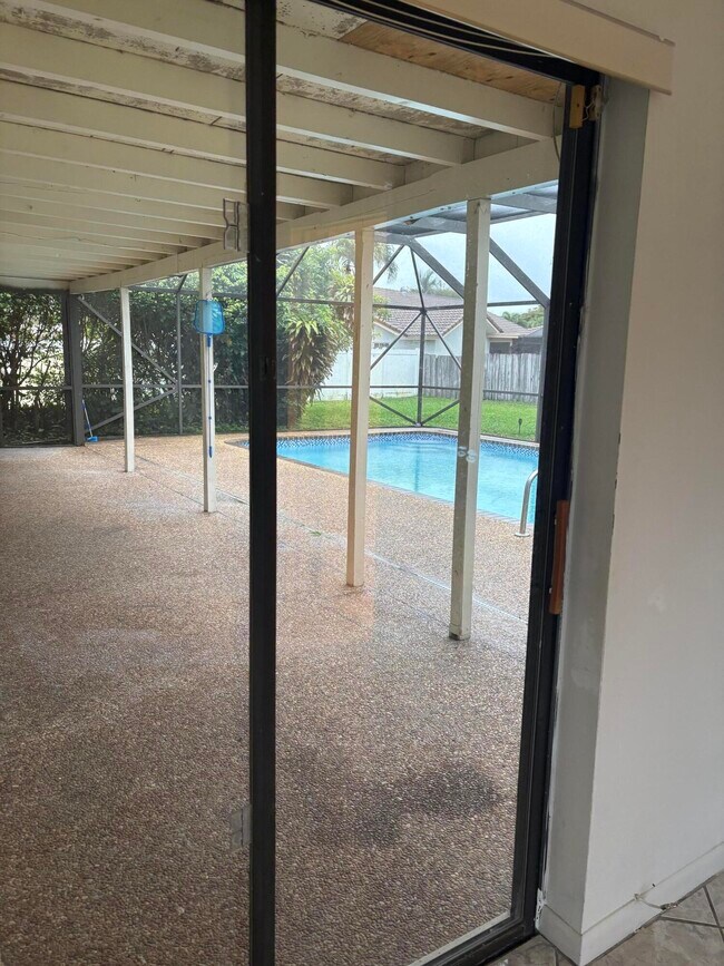 Building Photo - 6269 Woodbury Rd