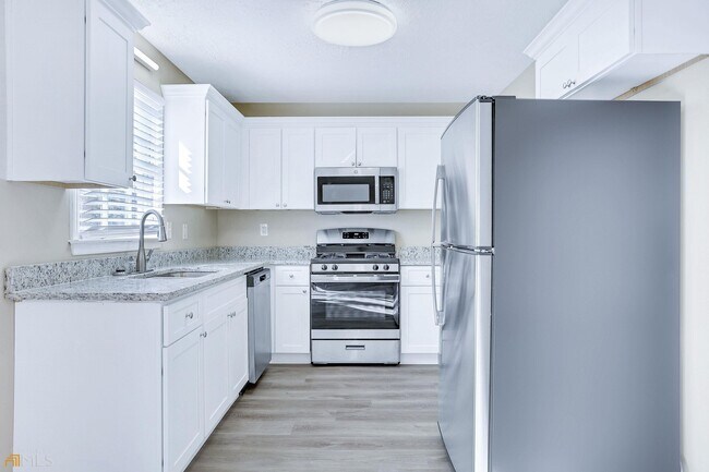 Building Photo - 2991 Brooks Dr