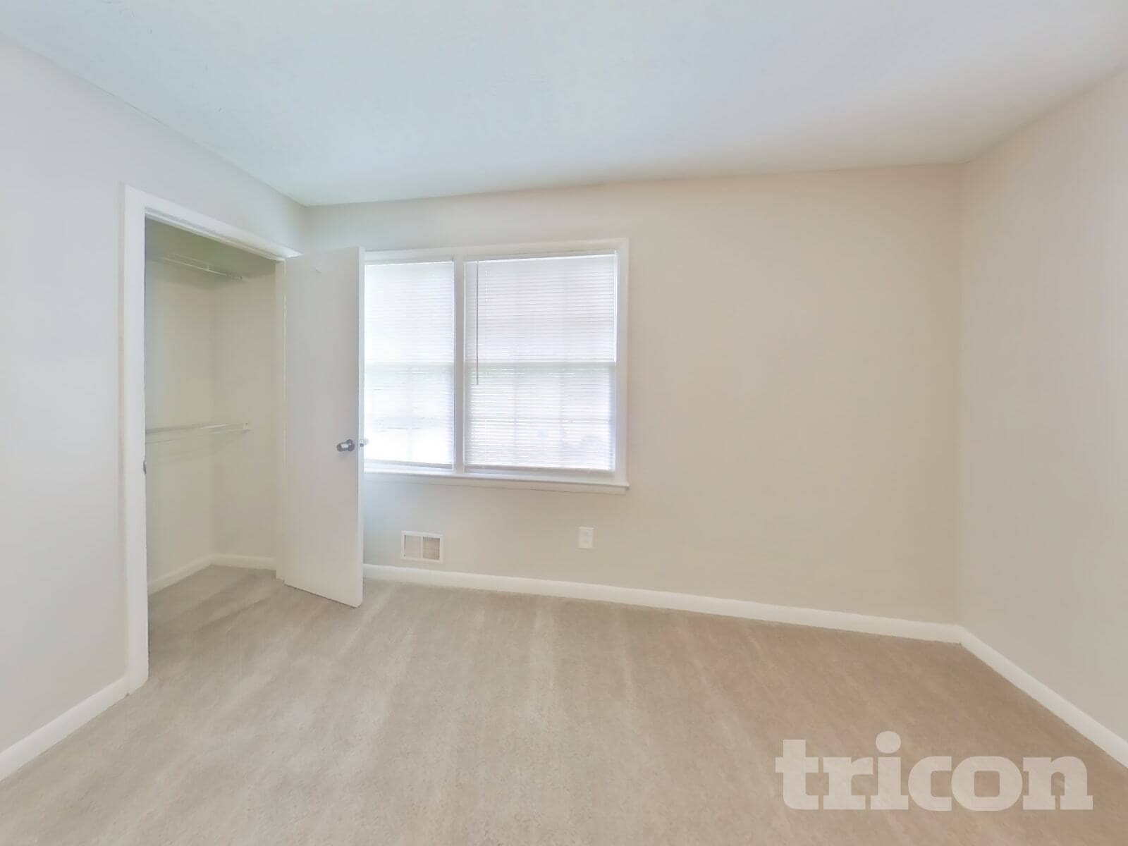 Building Photo - 887 Sheppard Way